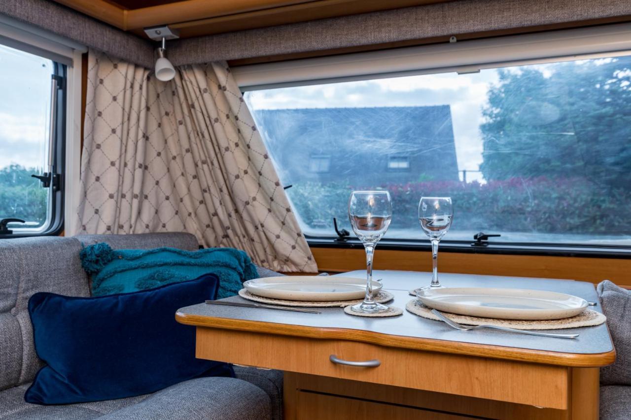 Cosy Caravan On Luxury Campsite Hulme End Kültér fotó