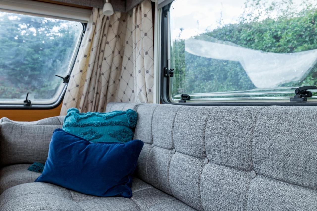 Cosy Caravan On Luxury Campsite Hulme End Kültér fotó