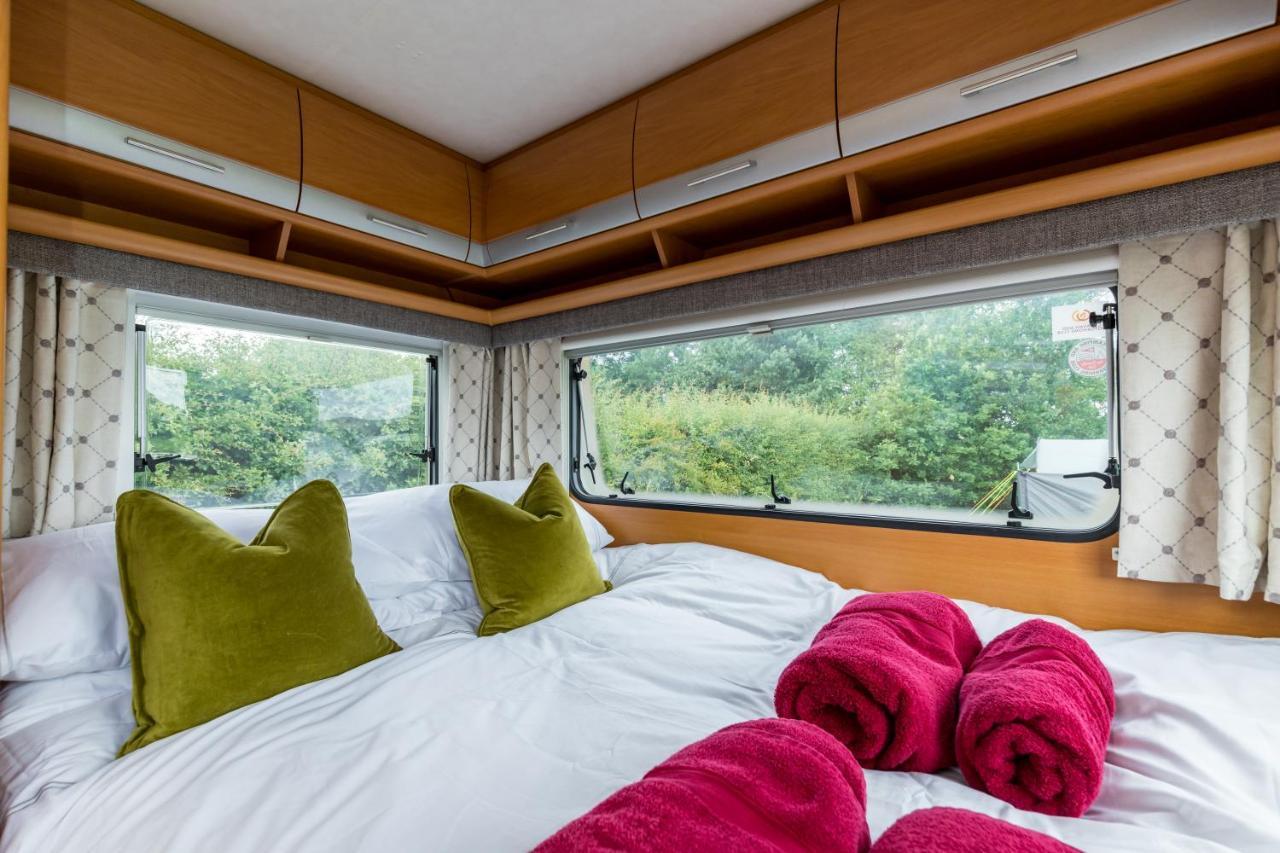 Cosy Caravan On Luxury Campsite Hulme End Kültér fotó